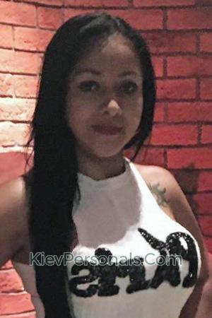 204158 - Laura Age: 33 - Costa Rica